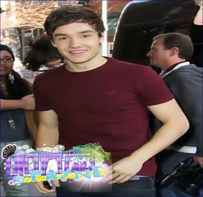 ☇ ∞ . trebuie să ies x_x - huh - liam owns HIS private room