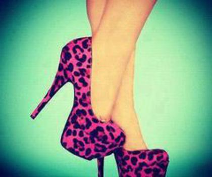 299621_476418182395897_741240652_n_thumb