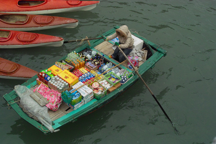 mini market plutitor - Vietnam - Hua Long Bay