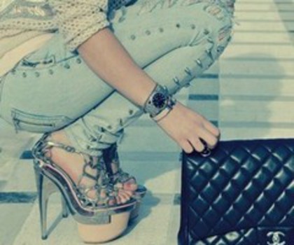 48079600_thumb - xo_Fete_xo
