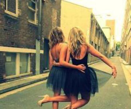47735_486254444751884_1228864528_n_thumb - xo_Fete_xo