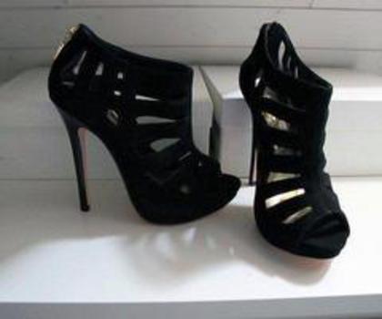 387487_280111052031435_458829849_n_thumb