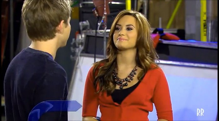 Hai, stai jos aicia! - Episodul 1-TERMINAT