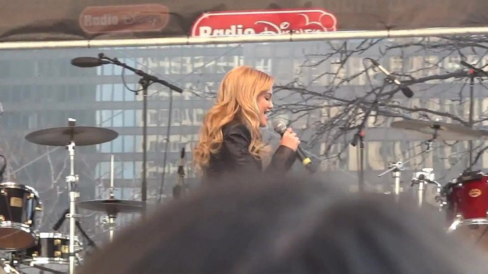 Fearless- Olivia Holt in Chicago 322