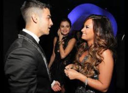 R:deci ce vrei sa facem?J:asta