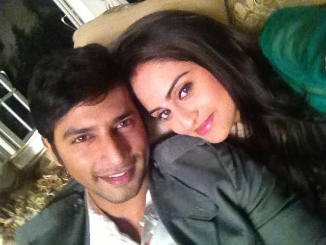 A-EQ_NLCAAAc5rL A-EQ_NLCAAAc5rL