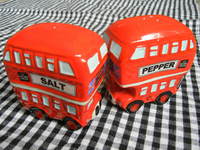 London Bus Salt & Pepper - KITCHENWARE