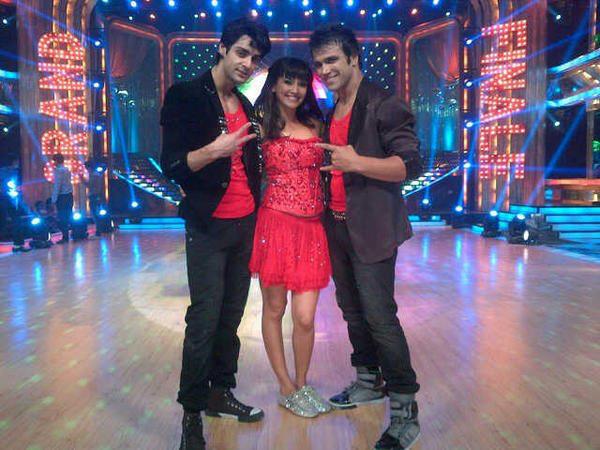 307779_370379329703056_1207652646_n - 2-Arjun si Purvi
