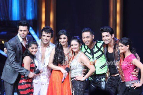 404011_371025576305098_1505012769_n - 2-Arjun si Purvi