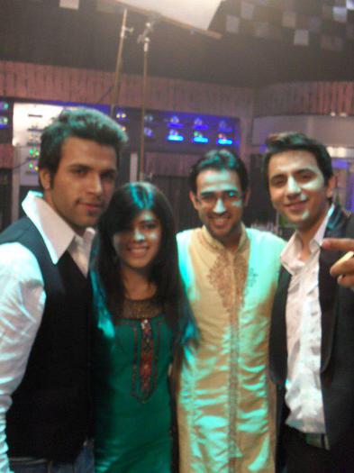 546869_380812225326433_796583529_n - 2-Arjun si Purvi
