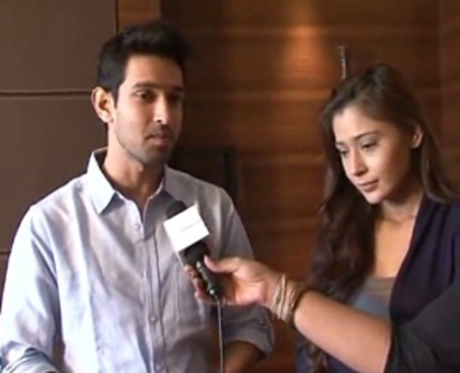 00_01_44 - sara khan22