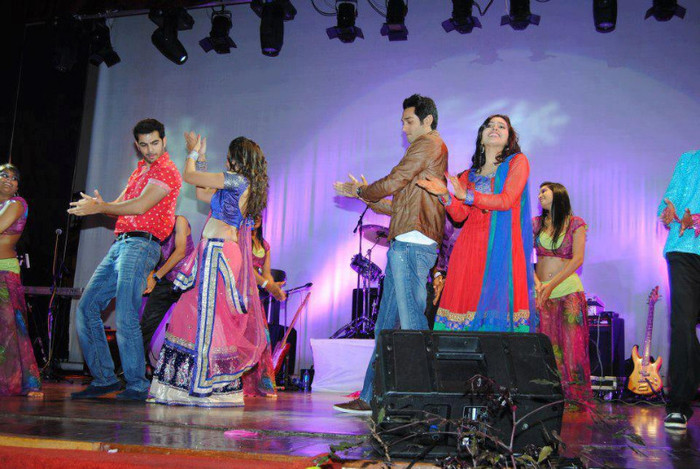 314280_366805796727076_443824473_n