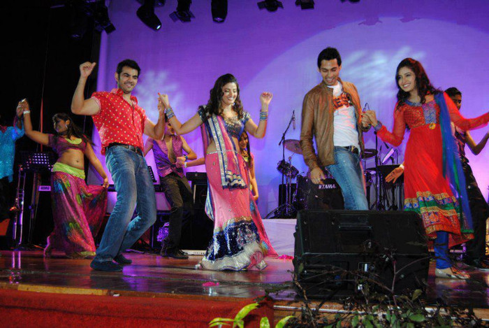 527086_366805726727083_683942218_n