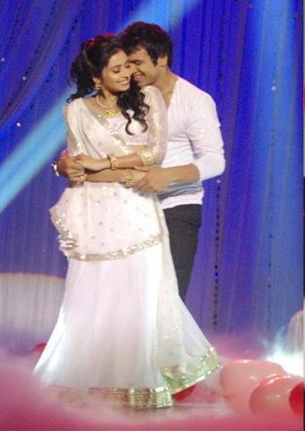 644751_369955989745390_1725048676_n - 2-Arjun si Purvi