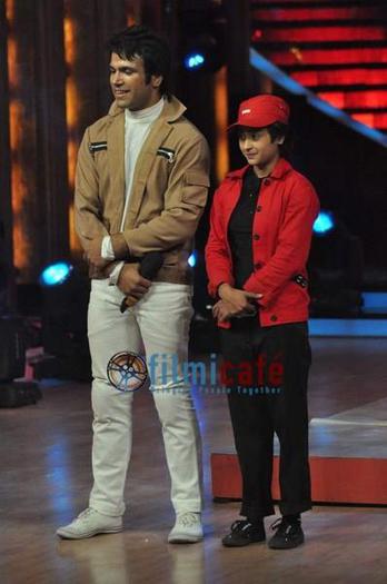 264726_356075641133425_1079544345_n