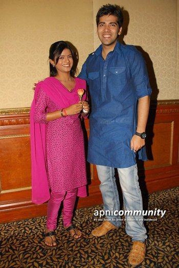 536551_305501666197073_1488421098_n