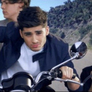 10 - 53 day with kiss you one direction