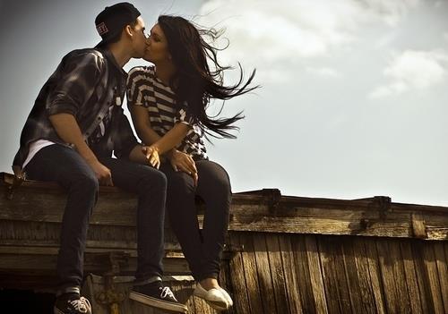 424937_308348815947269_1843717137_n; Ea? Va fi mereu fata speciala.El ?El doar tipul din scoala generala.
