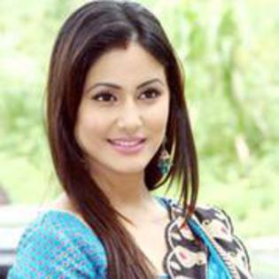 84958107_MJKJYAI - Hina Khan