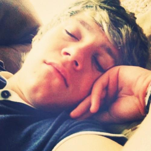 1D - 00 One Direction Sleeping