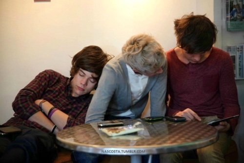 1D - 00 One Direction Sleeping