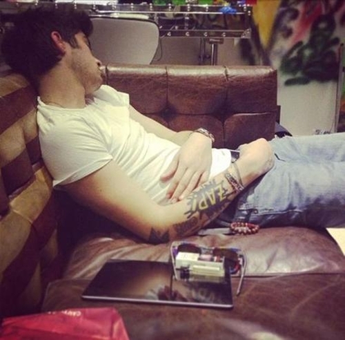 1D - 00 One Direction Sleeping