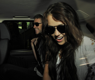 normal_26128_Preppie_-_Miley_Cyrus_arriving_at_LAX_Airport_-_Jan__6_2010_812_122_433lo - Miley and Liam arriving at LAX Airport 2010