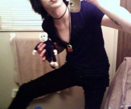 tumblr_mfvcebiPyr1s21y1do1_500_thumb - xo_Emo_xo
