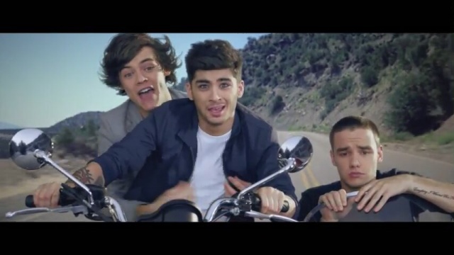 22 - 53 day with kiss you one direction