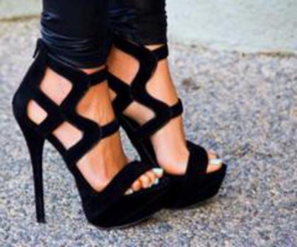 544003_197221560415777_1700935689_n_thumb