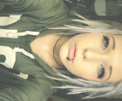 r169_457x256_12095_Zoom_In_2d_portrait_girl_hipster_geek_nerd_glasses_cute_cutie_emo_picture_image_t - xo_Emo_xo