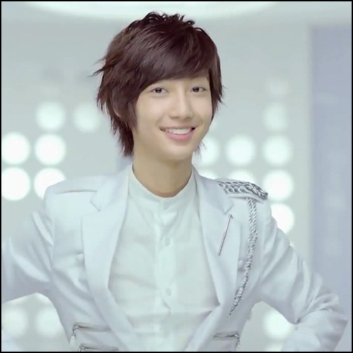 Bora ! Esti bine ? :S [ se duce la ea ]