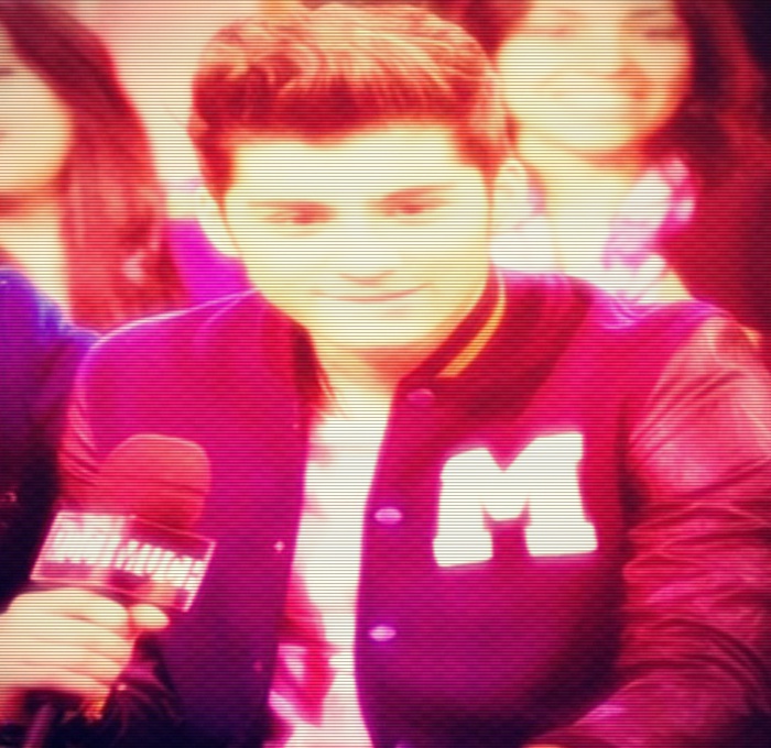 ». decii. . e clar. ca nu mai. sunt miss. ;-? + te poti. da jos. de pe mine. ;;) ?. [ malik. ;