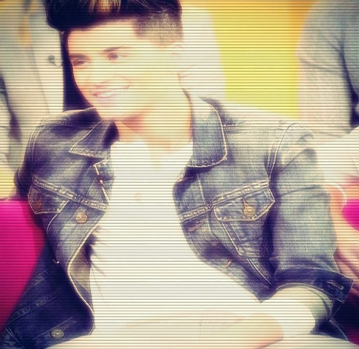 ». ^ il impinge. IAR si-l. rostogoleste IAR. apoi se ridica. repede. ^