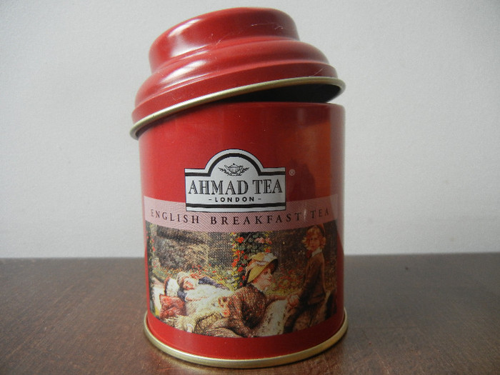 Ahmad Breakfast Tea Tin; Cutie ceai Ahmad Tea- English Breakfast Tea, London.
