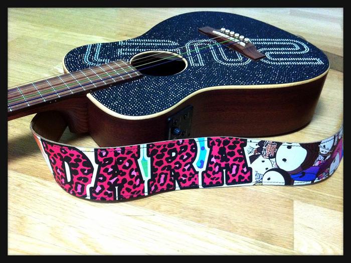 dara guitar - 2NE1 3