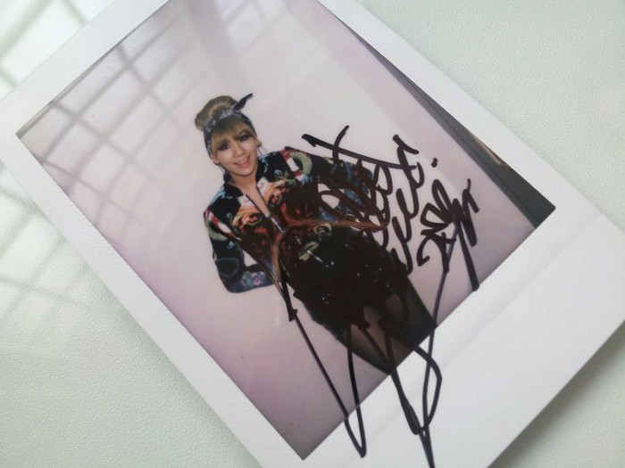 photo cl 2ne1 and autograf
