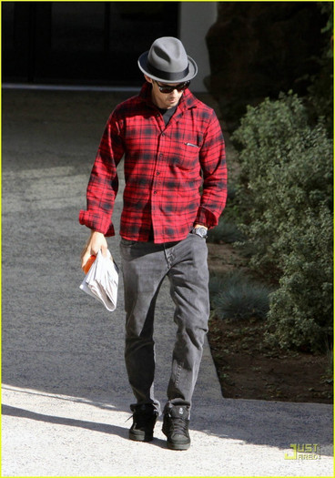 Milo-milo-ventimiglia-2629900-858-1222