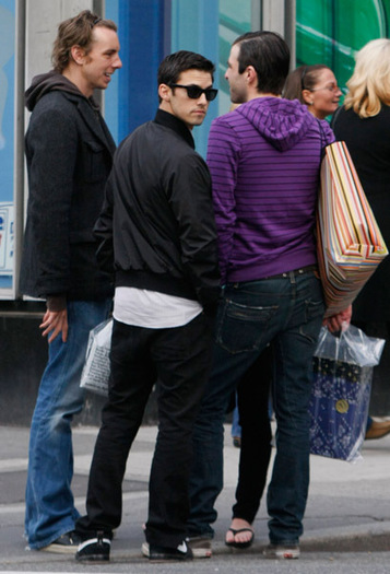 Milo-with-Heroes-Cast-in-New-York-milo-ventimiglia-1287828-409-600 - just - THE - 5th EPISODE - OO5