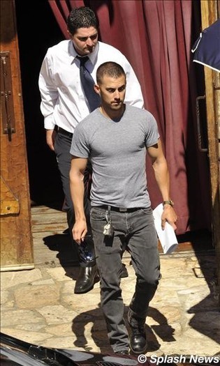 table-read-for-Paper-Wings-7-12-10-milo-ventimiglia-13864162-360-600 - just - THE - 5th EPISODE - OO5