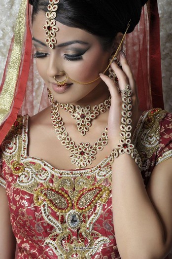 Asian Bridal Eye Makeup Jewelry And Hairstyle (4)