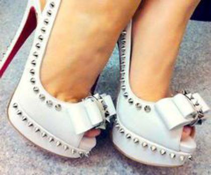 379429_189312737815485_1323315322_n_thumb