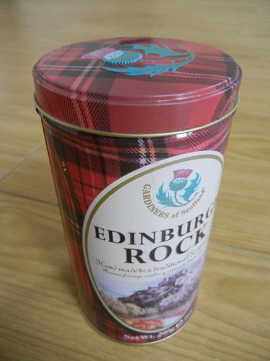 Edinburgh Rock Scottish Candies Tin; Cutie bomboane Edinburgh Rock (Edinburgh Castle), product of Scotland.
