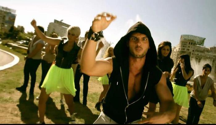 393550_365098556897578_1312238748_n