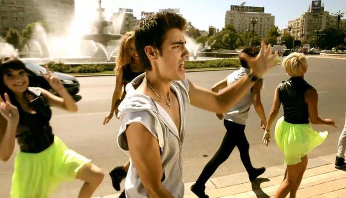 480512_365100616897372_1616167124_n