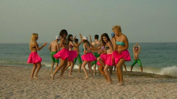 526395_326885527403980_340697761_n