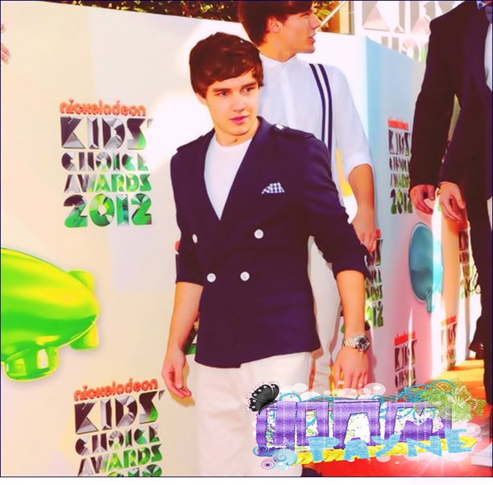 ☇ ∞ . # o ia-n braţe ; dacă nu vorbeşti deschis cu mine , nu vom putea rezolva micile probleme :| - huh - liam owns HIS private room