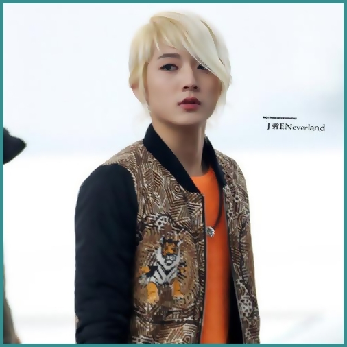 #.[ii suna telefonul;raspunde;inchide] GoodBYEE..[pune tortul pe masa;pleaca] - l - x - Episodul 03 - x - l