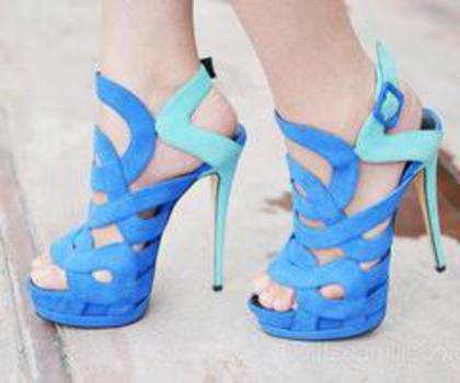 9440_500350876674227_1246198256_n_thumb