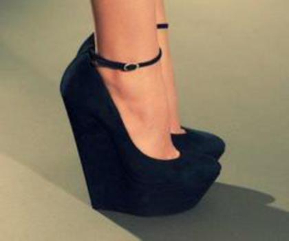 300457_262544343796842_2084441973_n_thumb